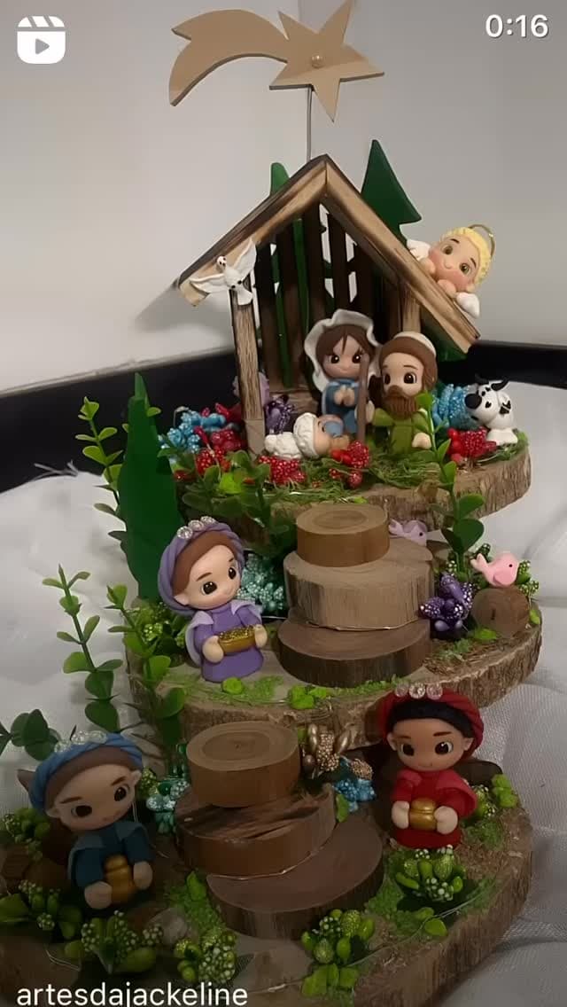 Presépio artesanal em madeira e biscuit