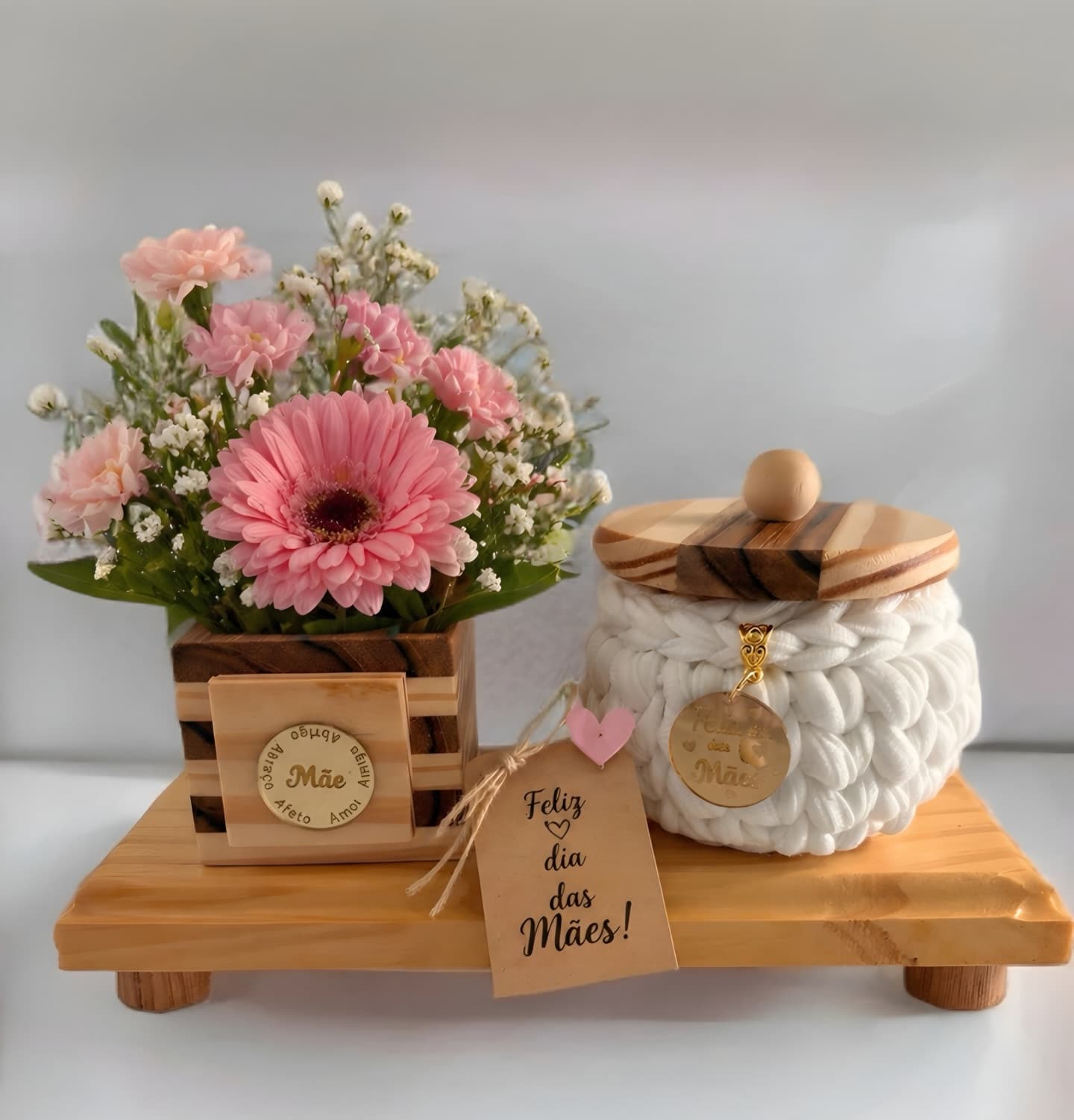 Kit Dia das Mães com Cachepôs e Aparador em Madeira