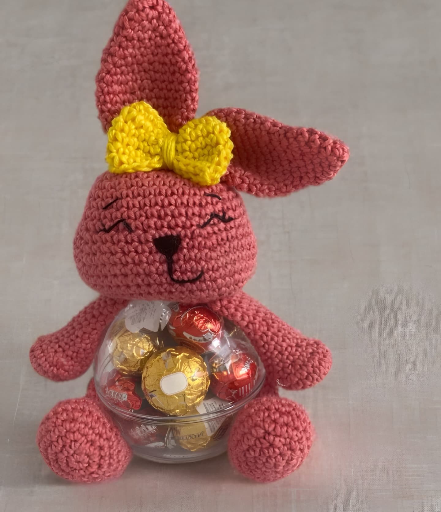 Coelho em Crochê Amigurumi com Esfera Acrílica
