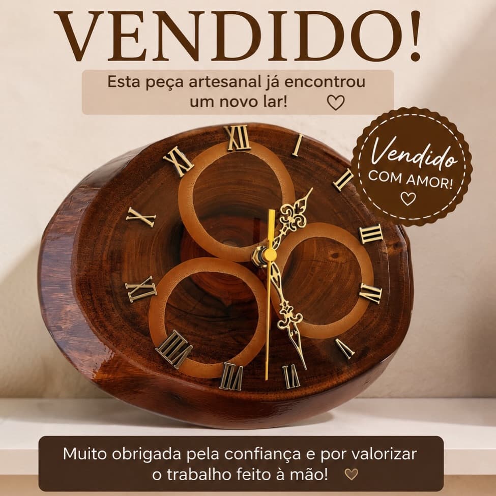 Relógio Rústico Oval em Madeira Natural