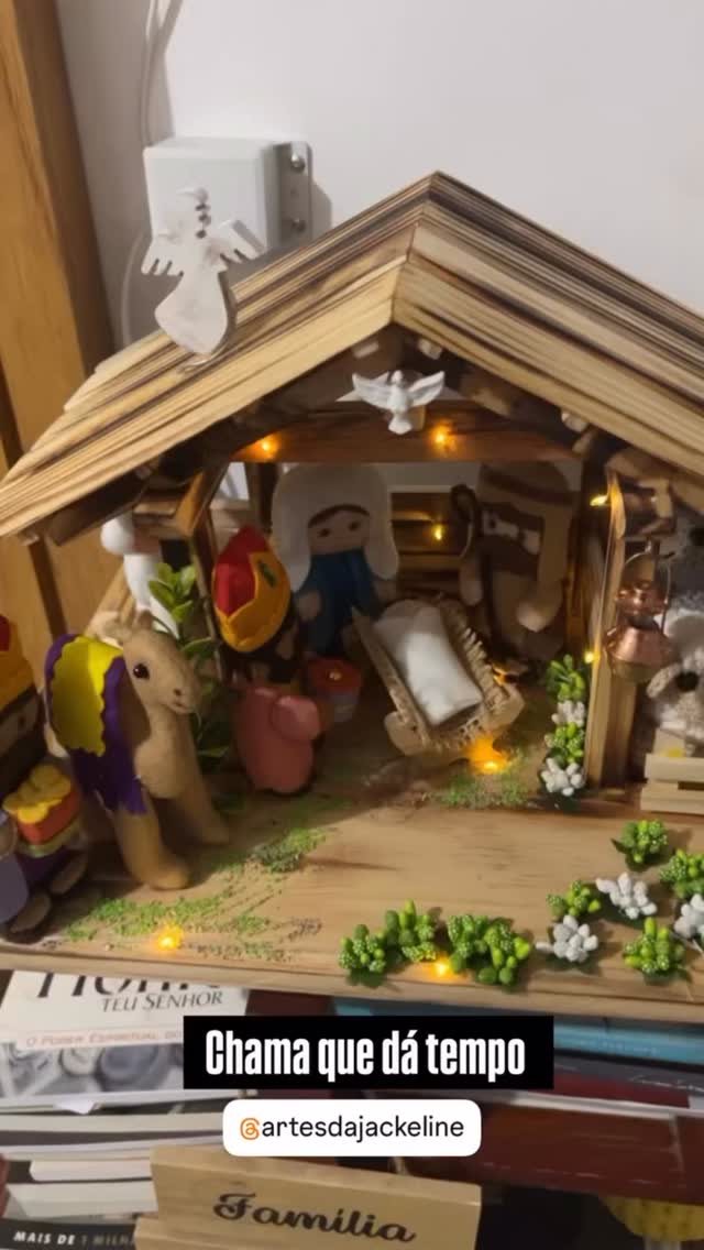 Presépio artesanal em madeira e biscuit