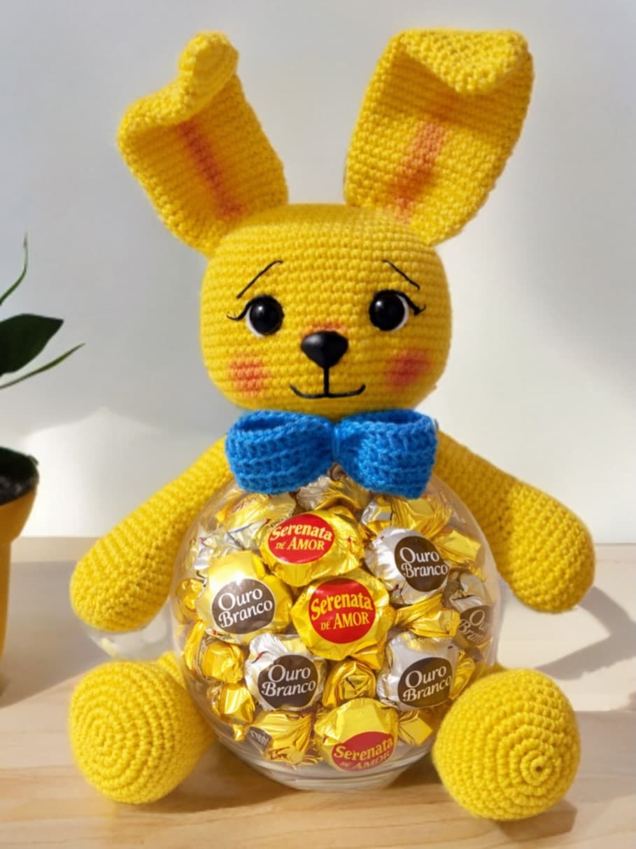 Coelho em Crochê Amigurumi com Esfera Acrílica